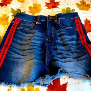 I’m selling a skirt